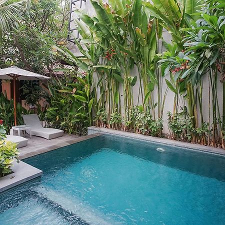 Hotel Dee Mansion Denpasar Zewnętrze zdjęcie