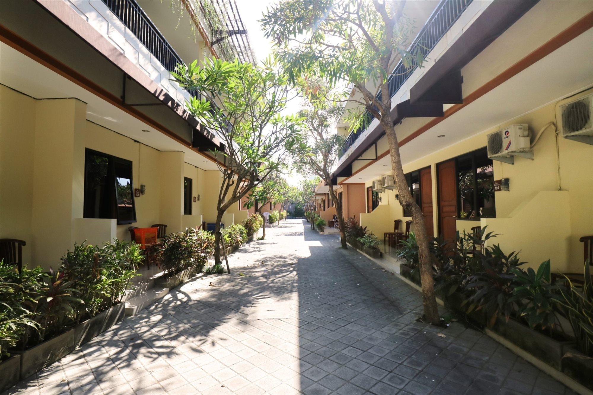 Hotel Dee Mansion Denpasar Zewnętrze zdjęcie