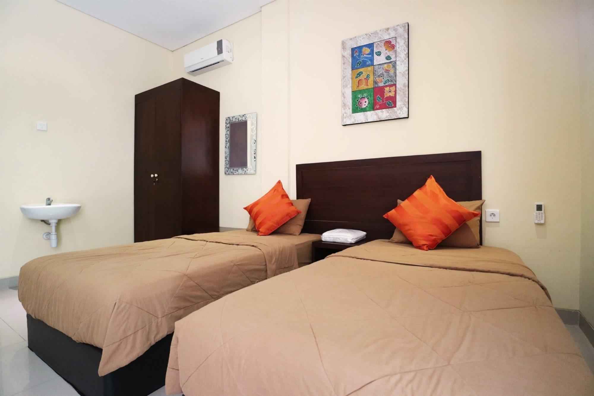 Hotel Dee Mansion Denpasar Zewnętrze zdjęcie