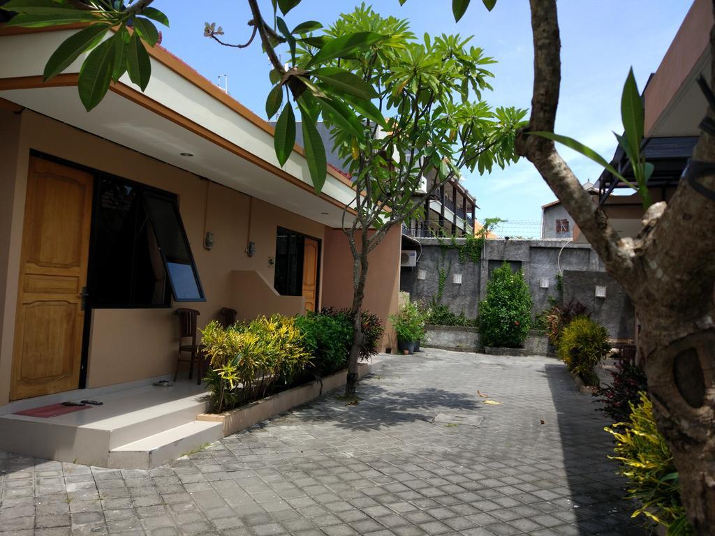 Hotel Dee Mansion Denpasar Zewnętrze zdjęcie