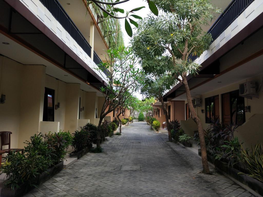 Hotel Dee Mansion Denpasar Zewnętrze zdjęcie