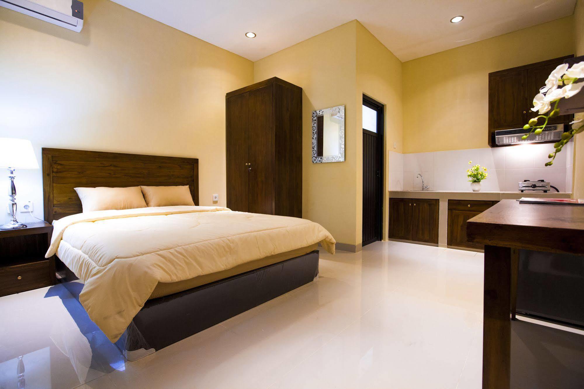 Hotel Dee Mansion Denpasar Zewnętrze zdjęcie