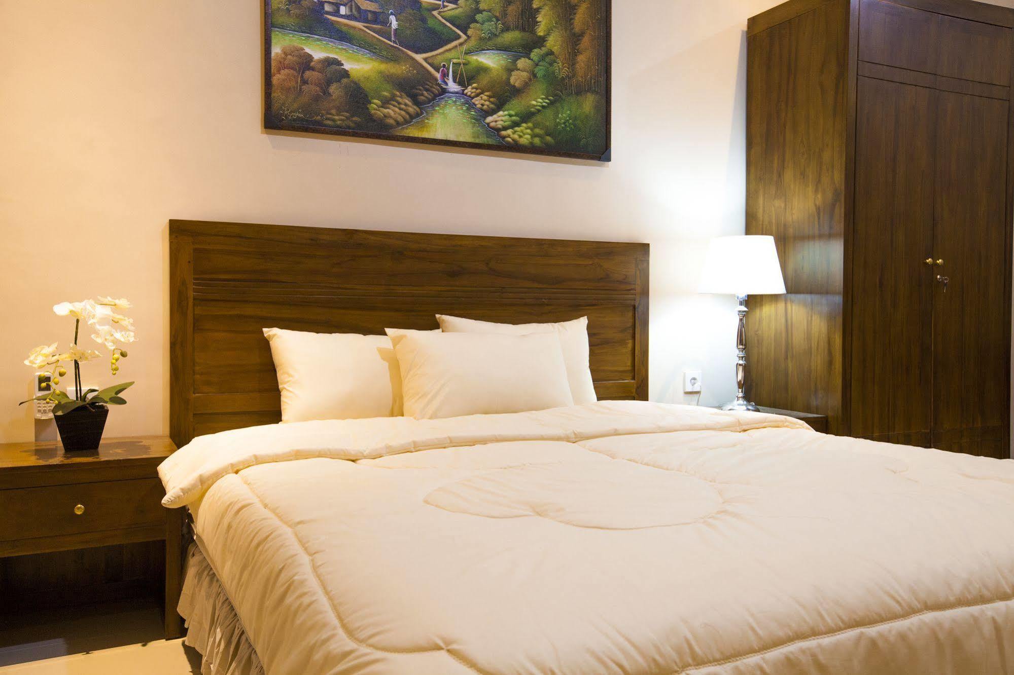 Hotel Dee Mansion Denpasar Zewnętrze zdjęcie
