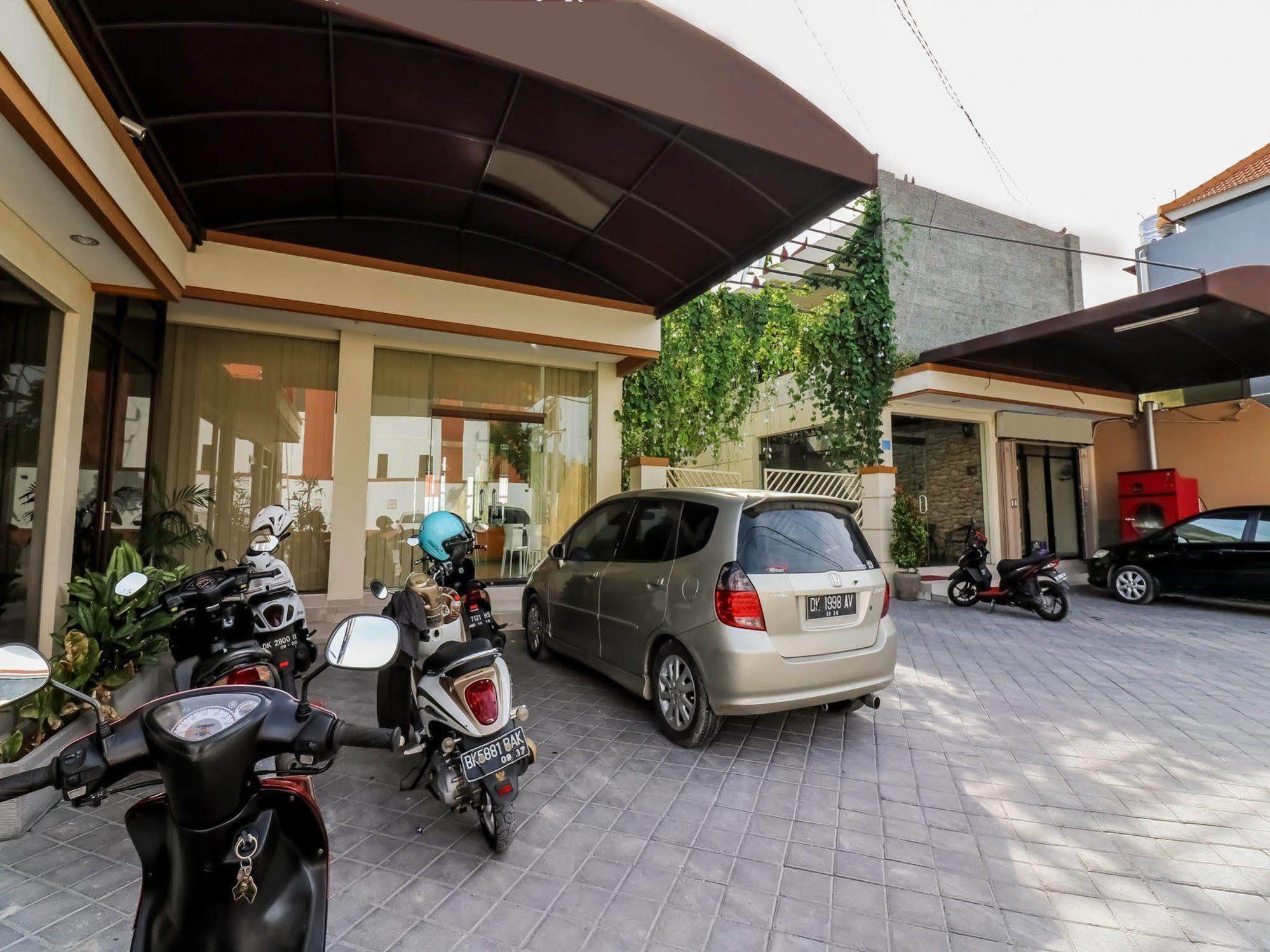 Hotel Dee Mansion Denpasar Zewnętrze zdjęcie