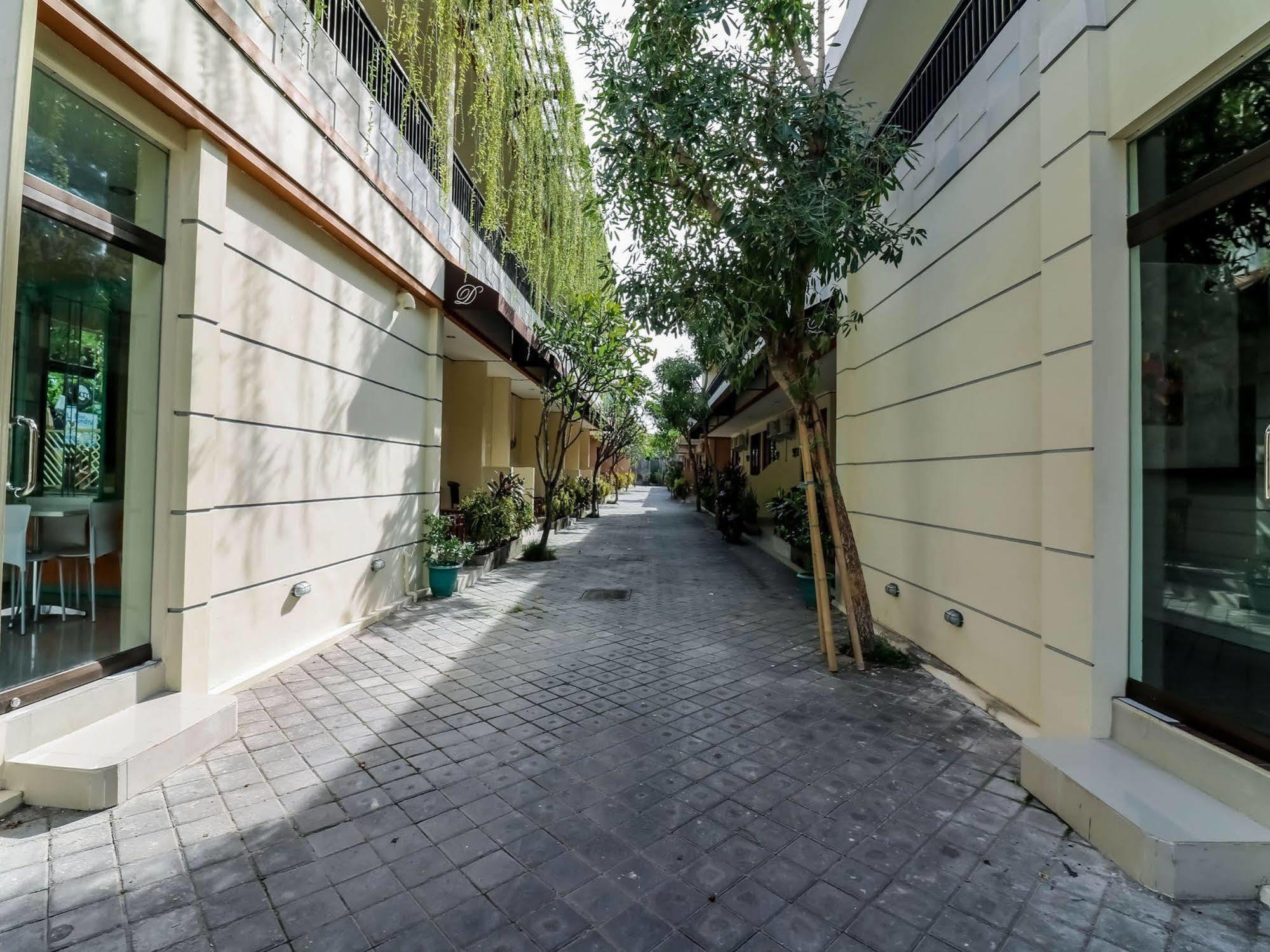 Hotel Dee Mansion Denpasar Zewnętrze zdjęcie